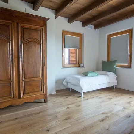 In Viridi Oda ve Kahvaltı 4*
